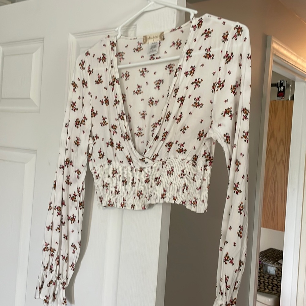 Altar’d state long sleeve floral crop